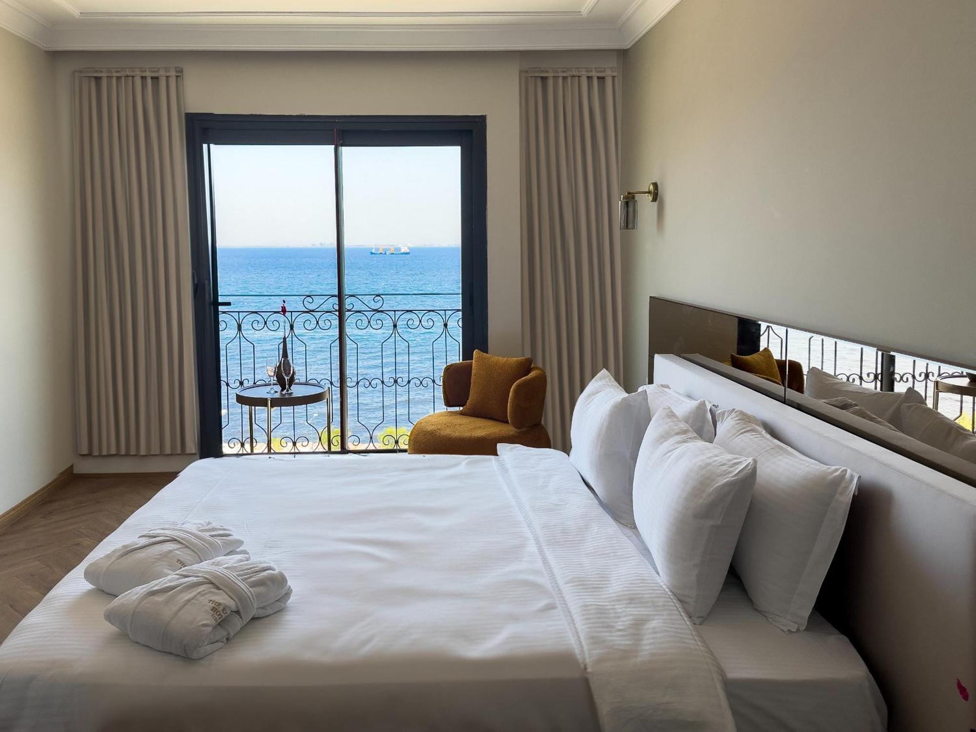 The Yali Konak Hotel Izmir Bagian luar foto