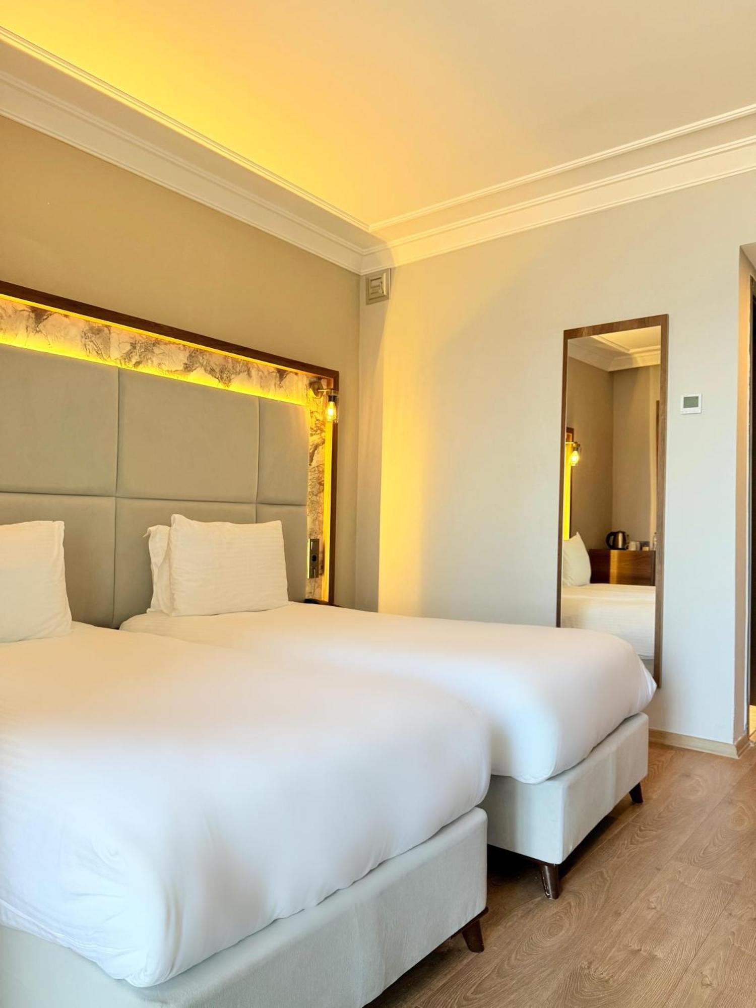 The Yali Konak Hotel Izmir Bagian luar foto